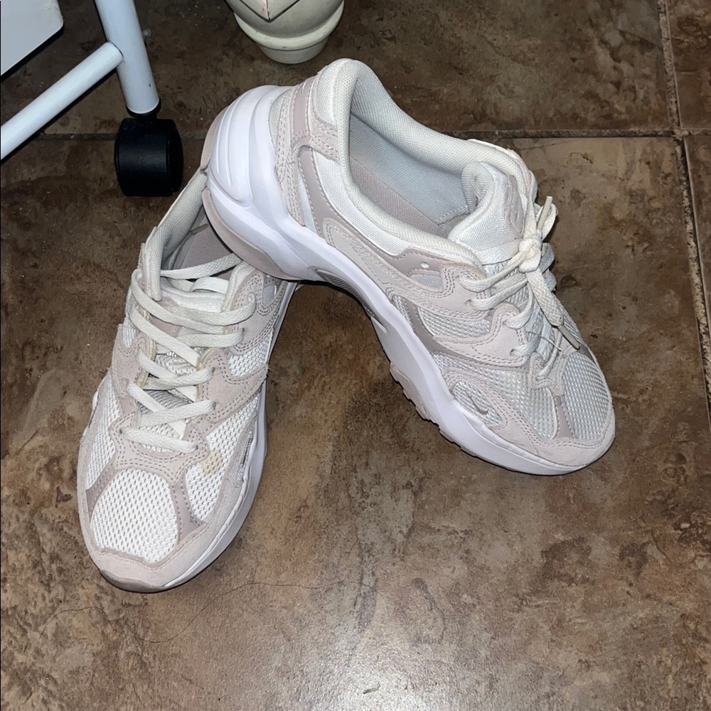 Nike Women’s White and Light Tan Casual Sneakers